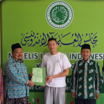 Warga Negara Prancis Mantap Ucapkan Dua Kalimat Syahadat di Kantor MUI Kota Depok